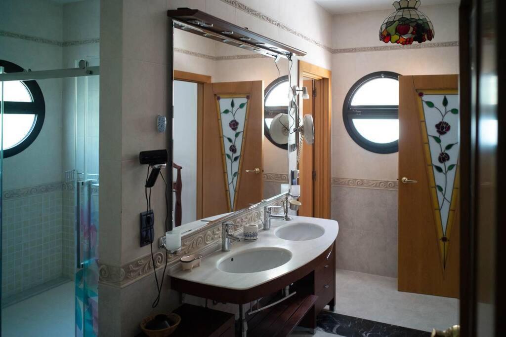 Beachside Villa In Puerto Marina, ベナルマデナ エクステリア 写真