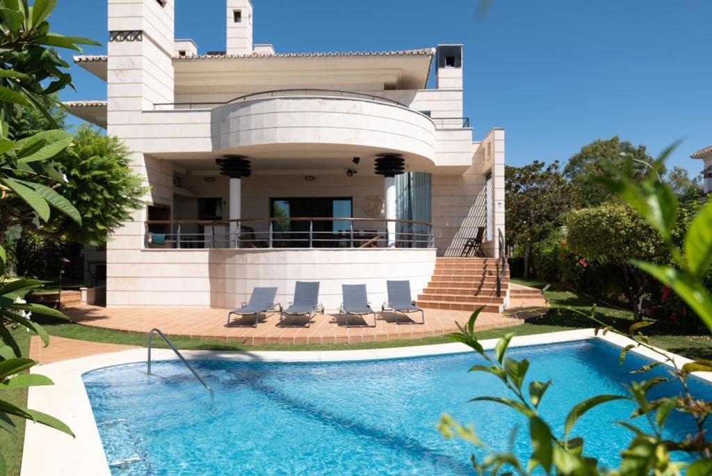 Beachside Villa In Puerto Marina, ベナルマデナ エクステリア 写真